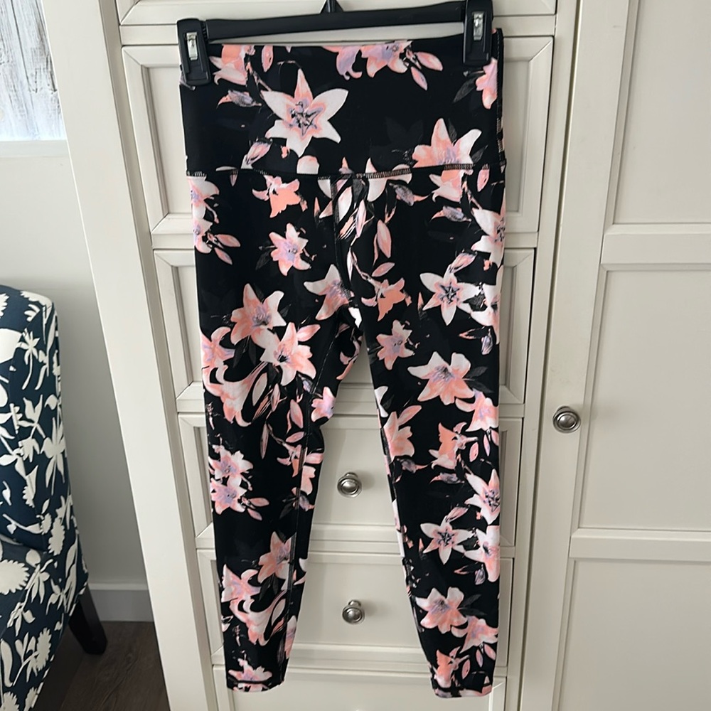 Victoria’s Secret Floral Leggings size Small High Rise Cropped